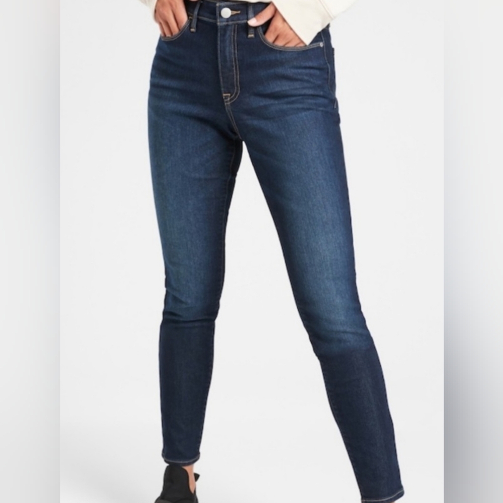 Athleta Sculptek Skinny Jeans with Tapered Ankle. 6T. Dark Wash Like New.